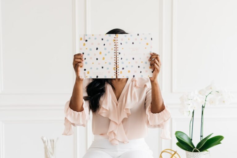 How to Choose the Perfect Gift for Book Lovers Online